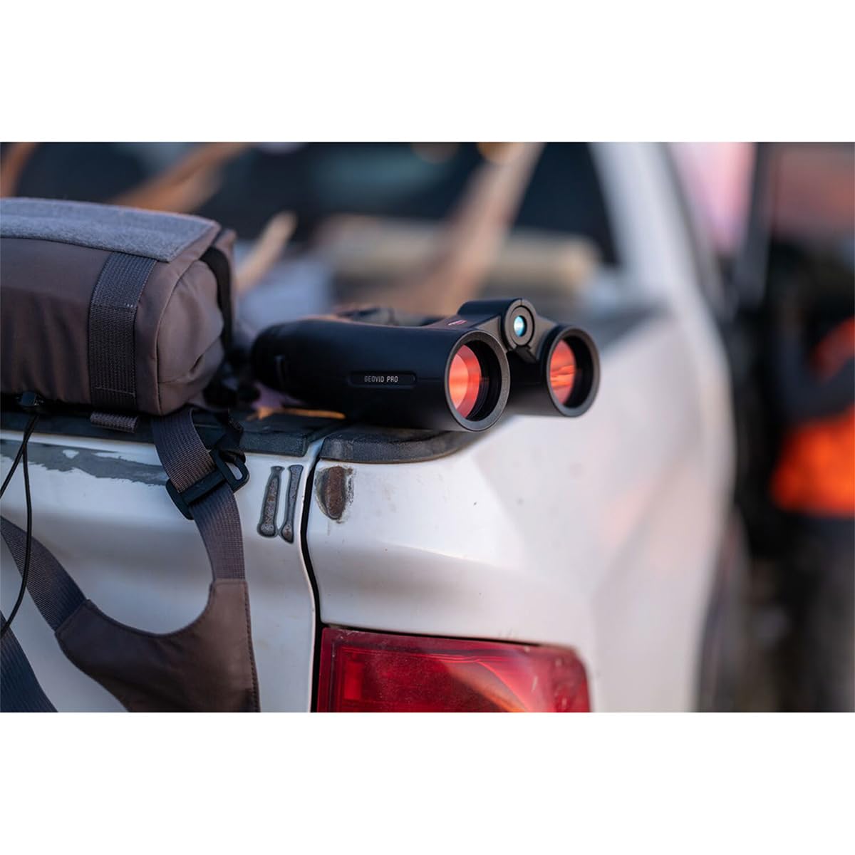 LEICA Geovid Pro Rugged Compact Ergonomic Lightweight Weather-Proof Hunting Rangefinder Binoculars with Built-in Compass, 8 x 42