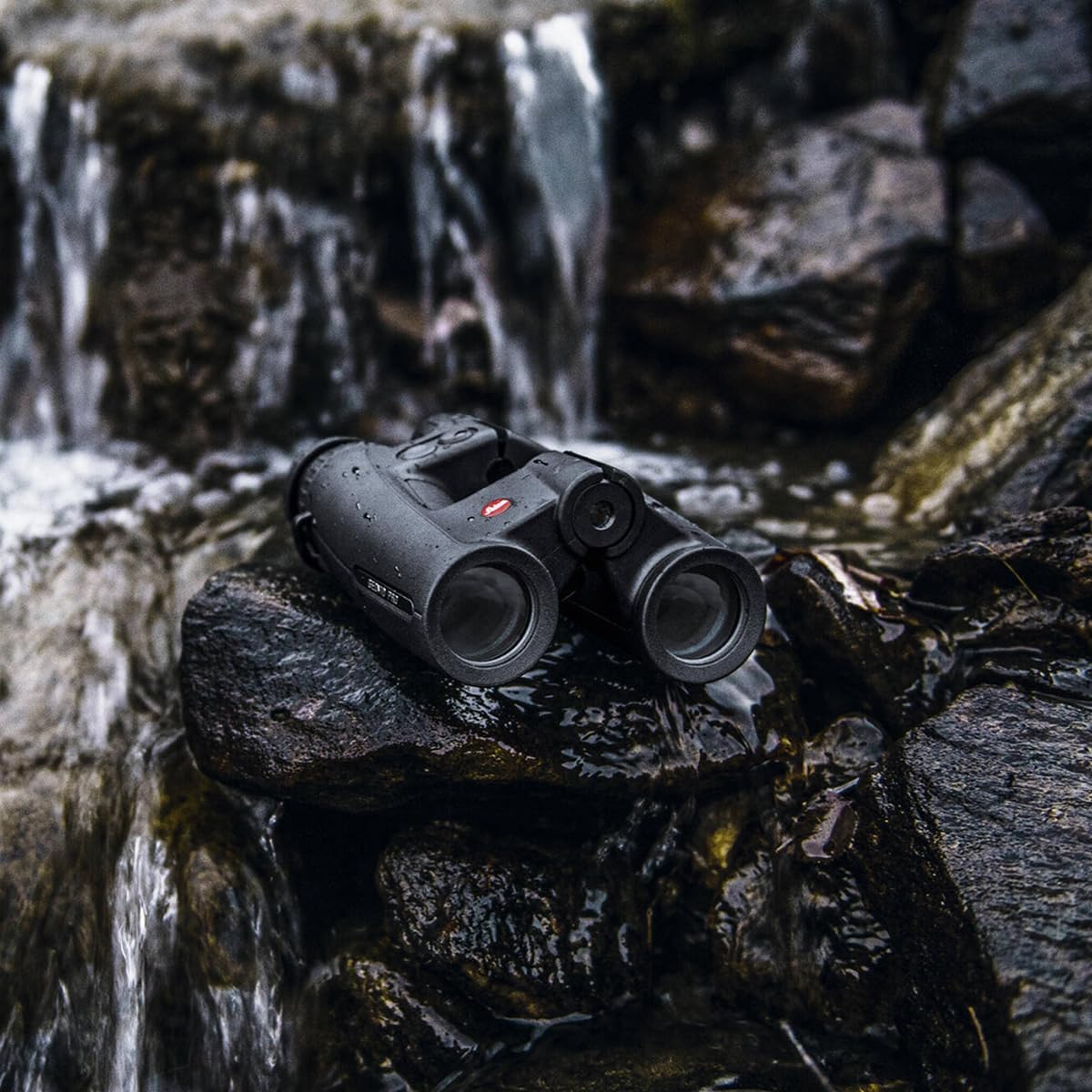 LEICA Geovid Pro Rugged Compact Ergonomic Lightweight Weather-Proof Hunting Rangefinder Binoculars with Built-in Compass, 8 x 42